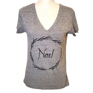 WILD KISS | Women's heathered-gray with black Noël graphic t-shirt. Size medium.